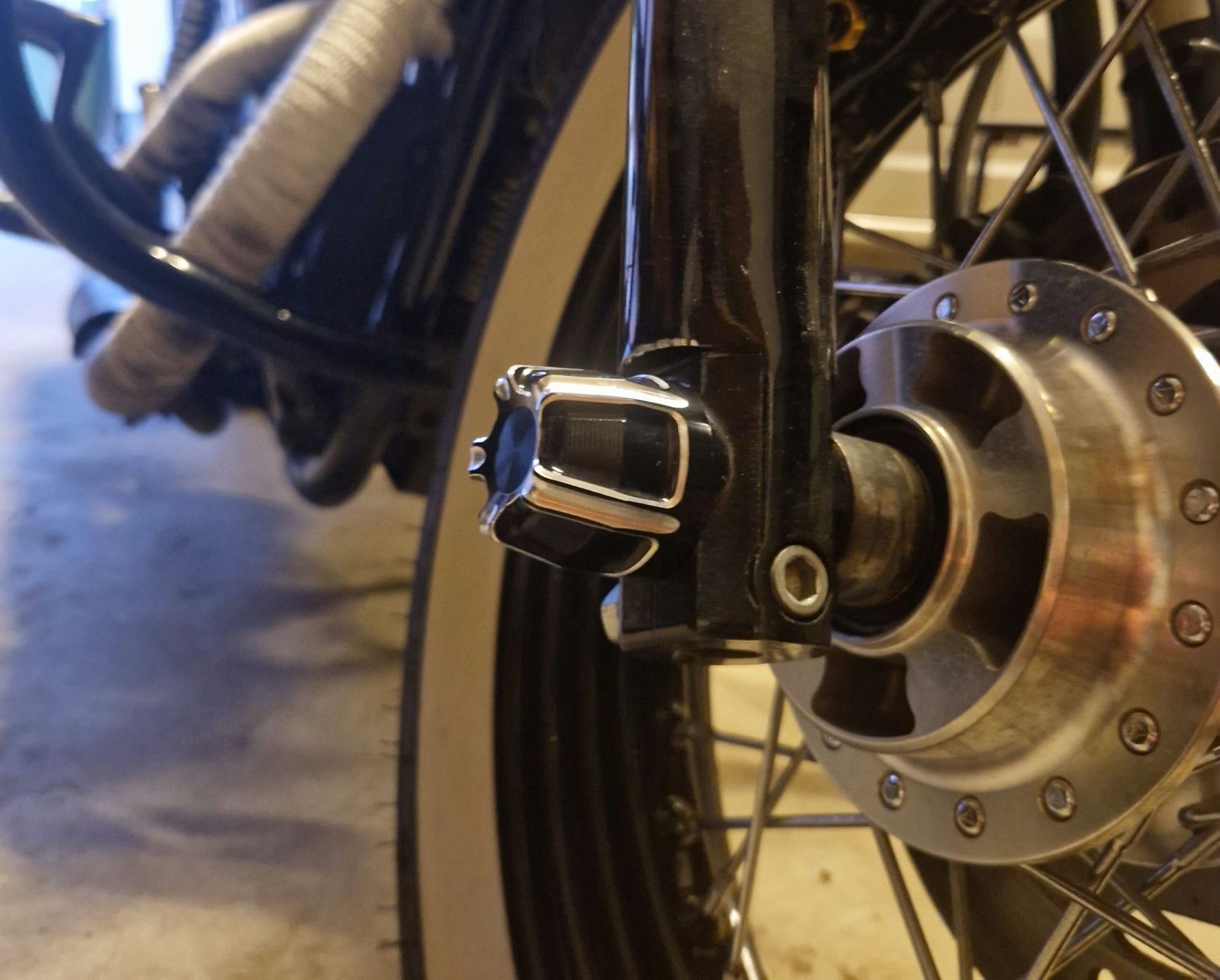 Harley-Davidson Tutti i ricambio per moto: Harley Davidson Vorderachsmutter-Abdeckung Custom – Nuovo e nell'imballaggio originale da Dorf venduto da Messer-Schweiz 6