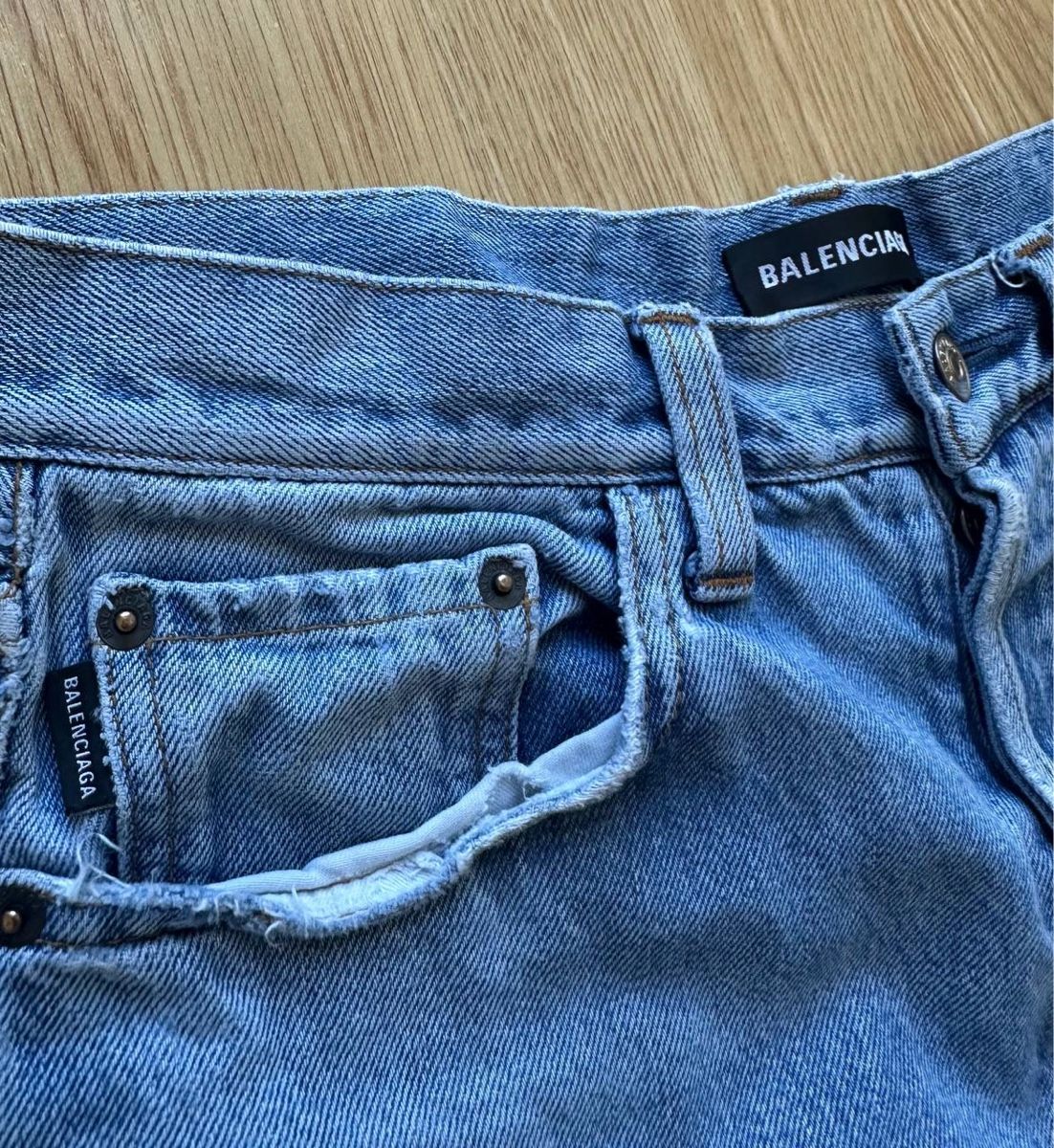 Balenciaga Jeans: Balenciaga Jeans – Usato da Pfäffikon ZH venduto da Nataliia. 2