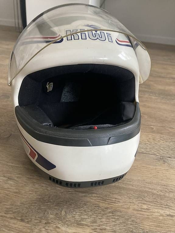 Helme & Visiere: Helm – Gebraucht aus Uzwil von Jimmy1971 1