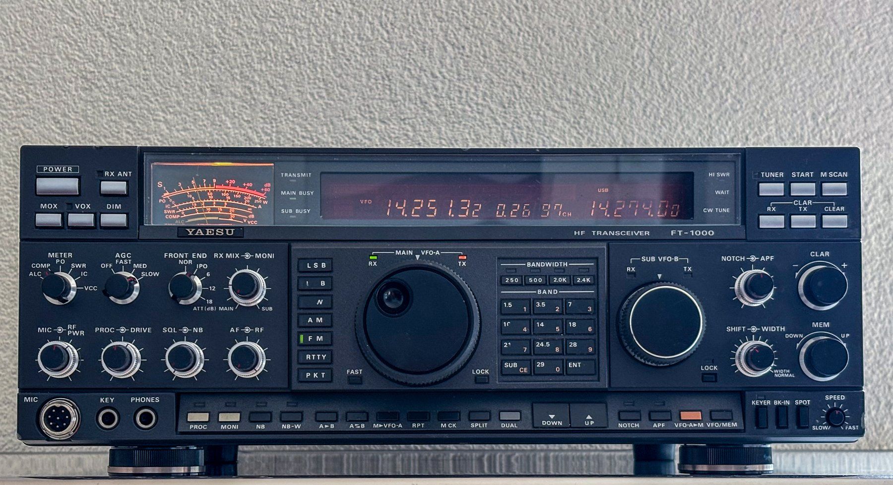 Yaesu Technique de radiocom: YAESU FT-1000D (200W) – D'occasion à Zürich par J2O