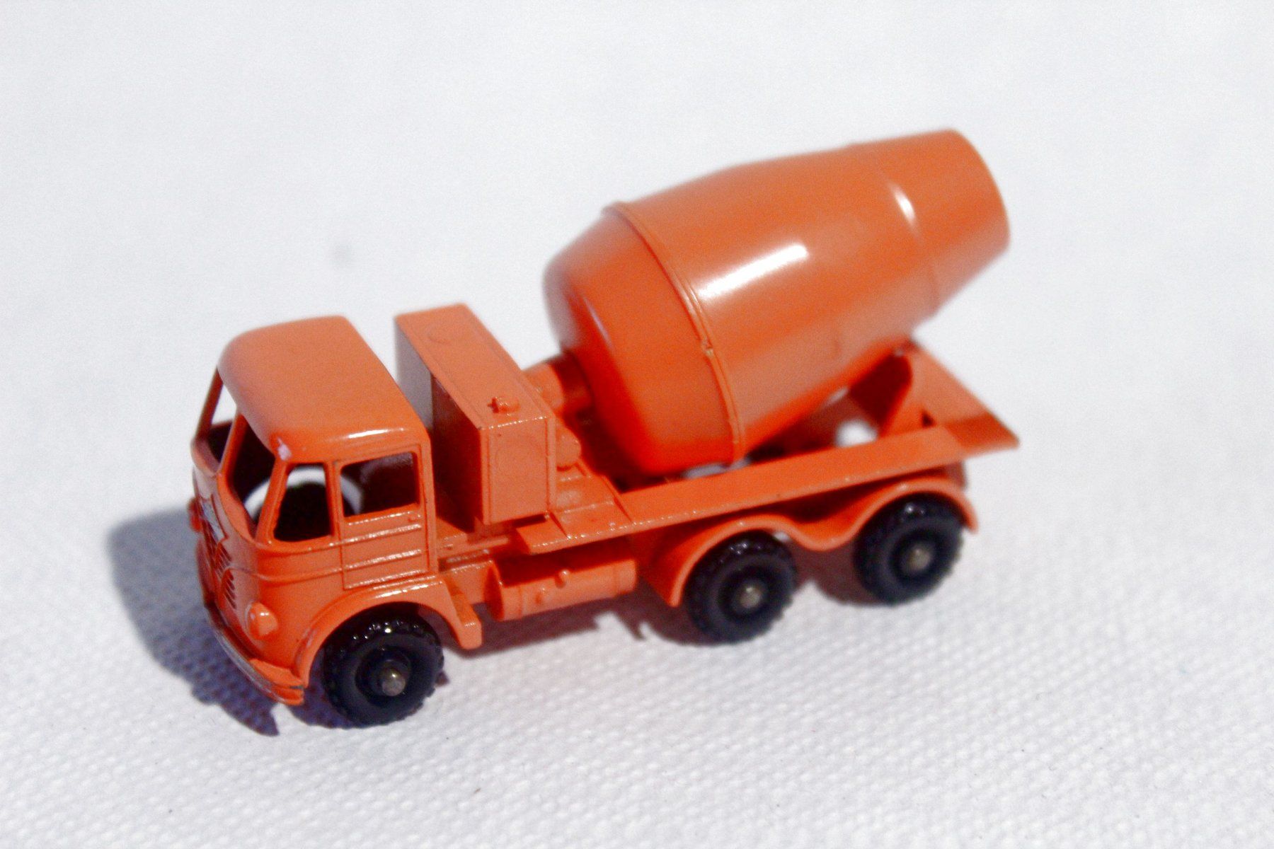 Lesney Spielzeuge: Vitrinen - Modelle: LESNY 24 & 26 - Matchbox - Modelle, – Gebraucht aus Bern von kultiges 3