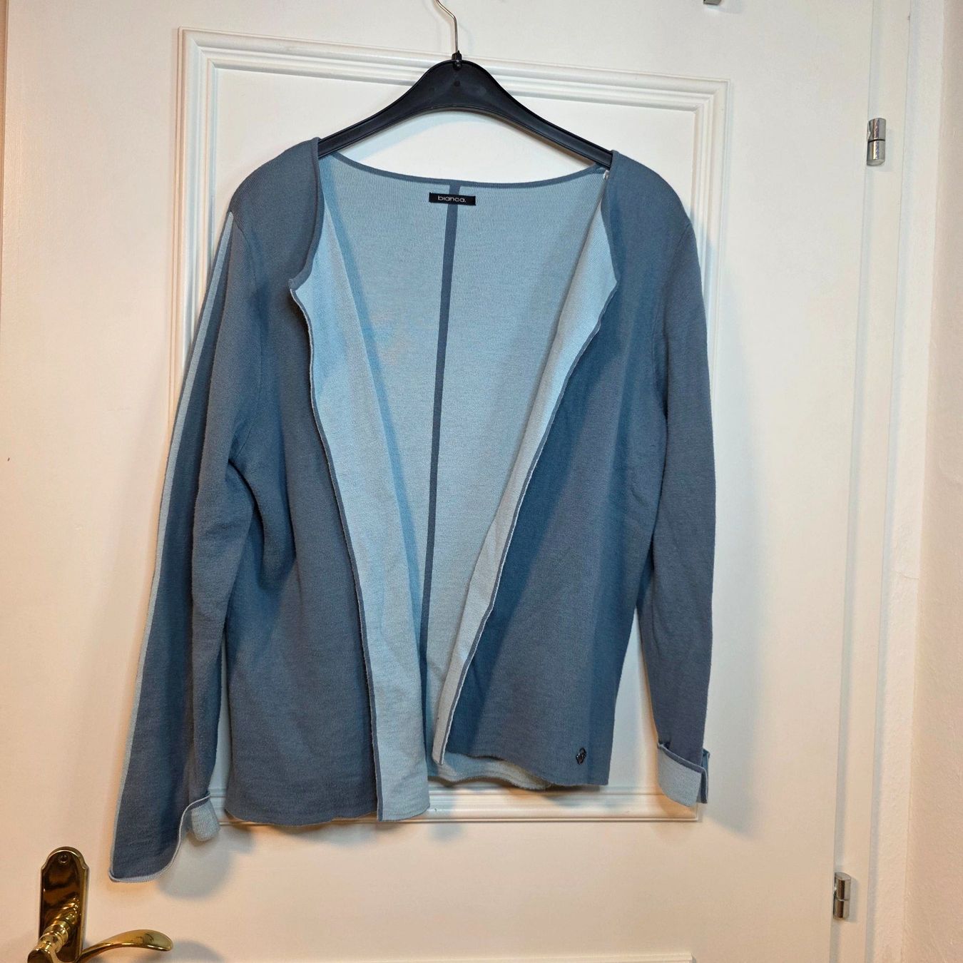 Giacche: Bianca Strickjacke M Blau Cardigan Basic Casual Elegant – Usato da Wald ZH venduto da CapLux 1
