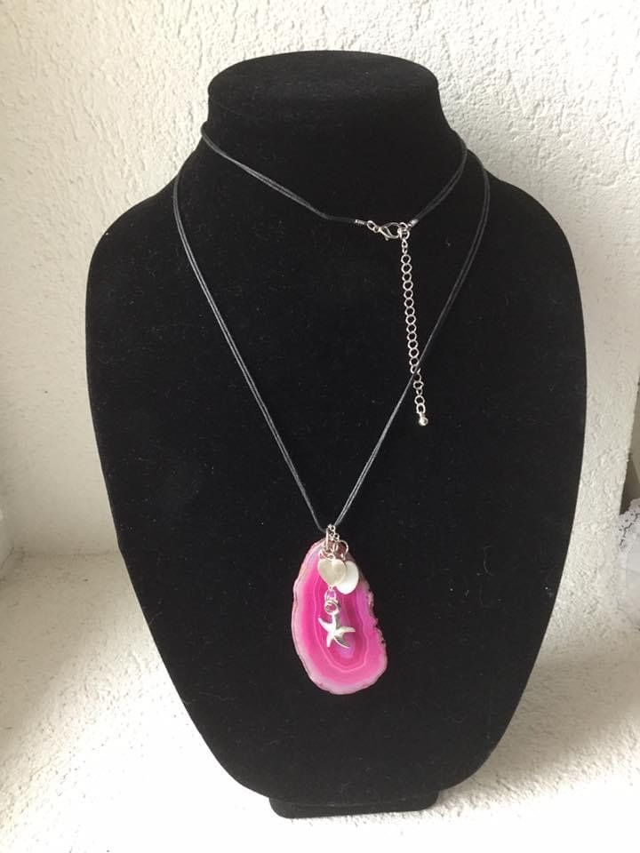 Colliers: Collier sautoir avec Agate rose & breloques, NEUF – Neuf avec emballage d'origine à Agiez par chouchanelle