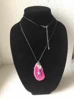 Collier sautoir avec Agate rose & breloques, NEUF