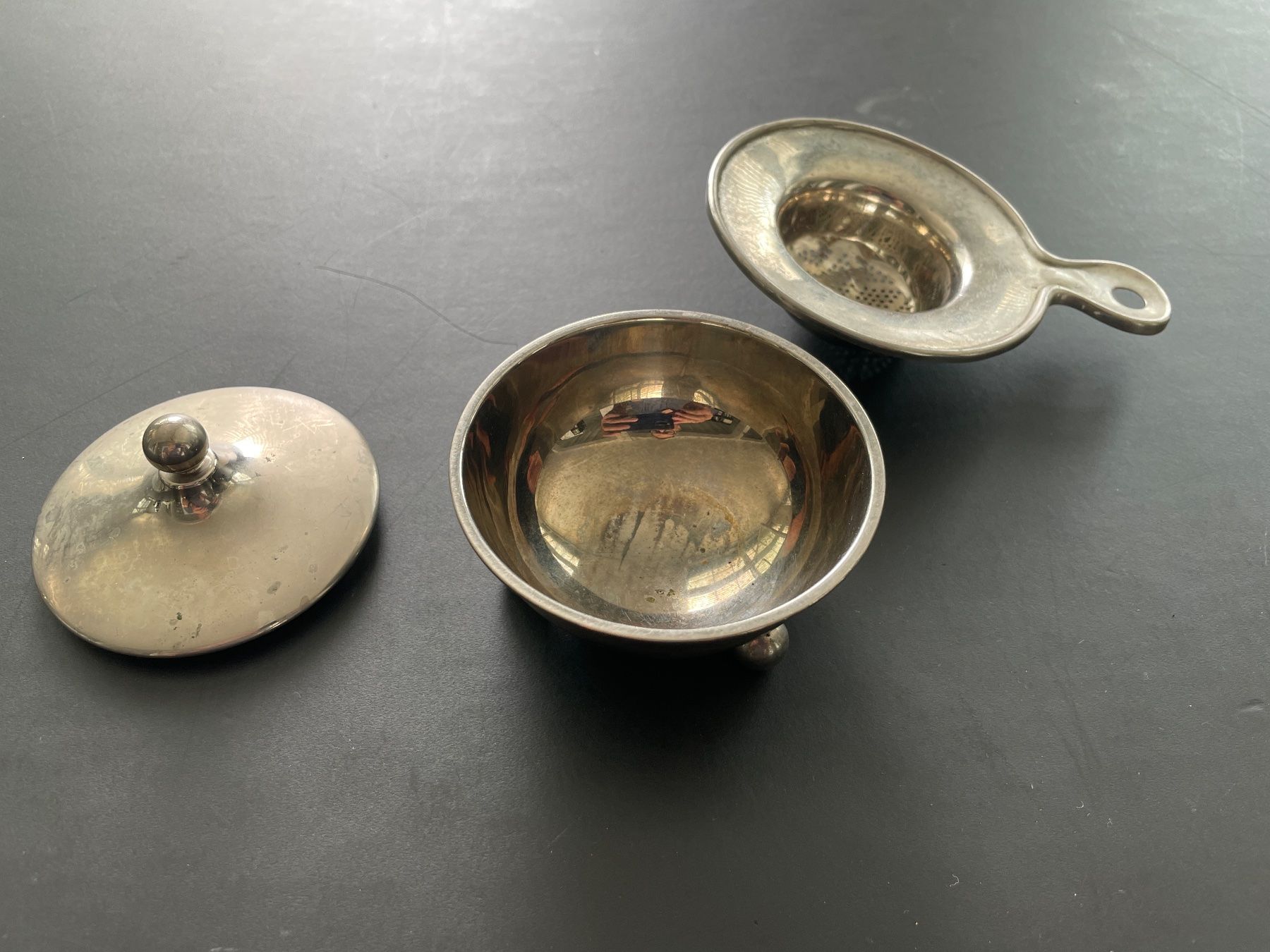 Küchengeräte: Teesieb mit Abtropfschale und Deckel – Gebraucht aus Zürich von Grandpas 2