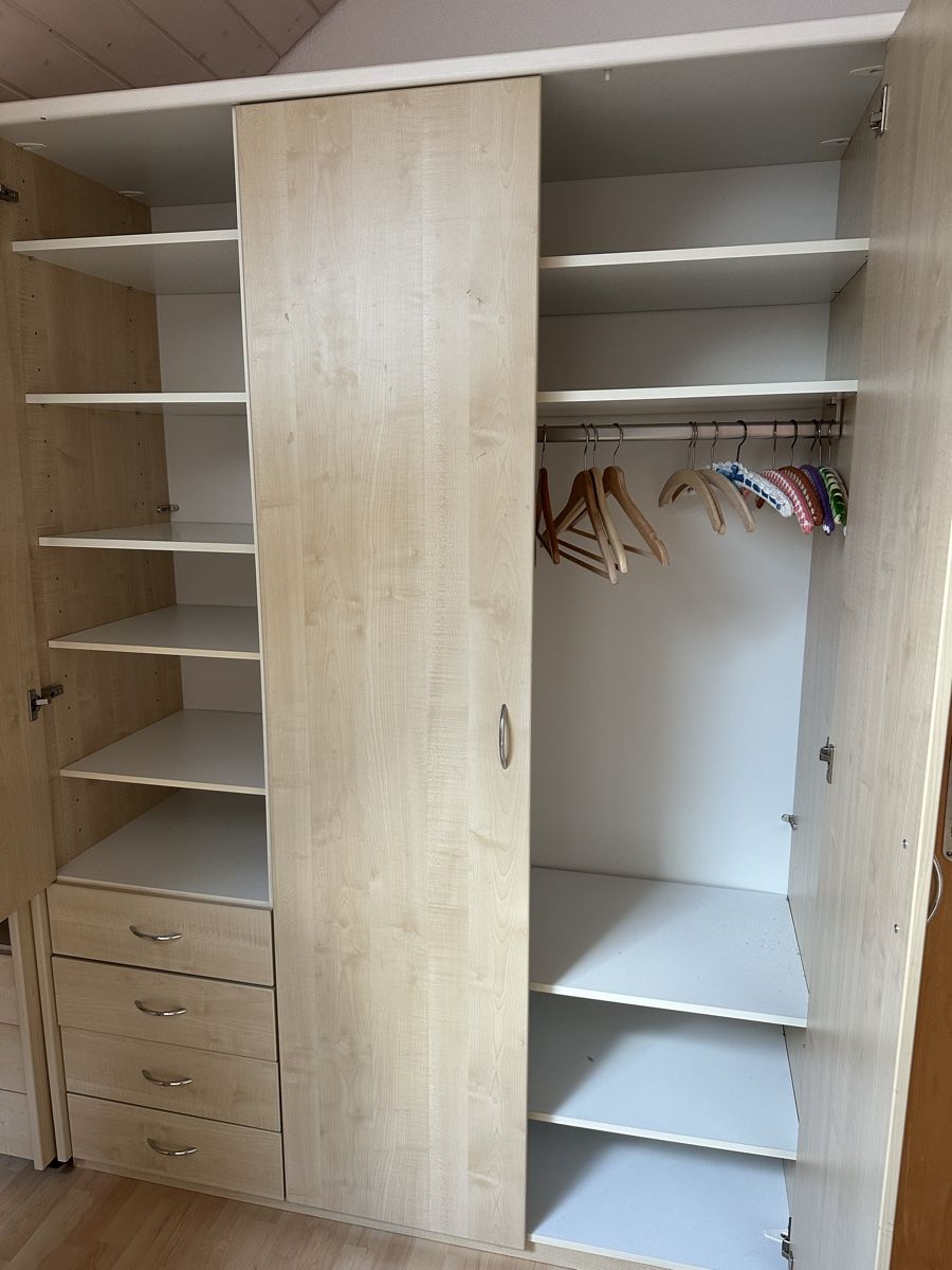 Armadi: Kleiderschrank Buche hell und Schubladen – Usato da Erlinsbach venduto da Hunzis 1