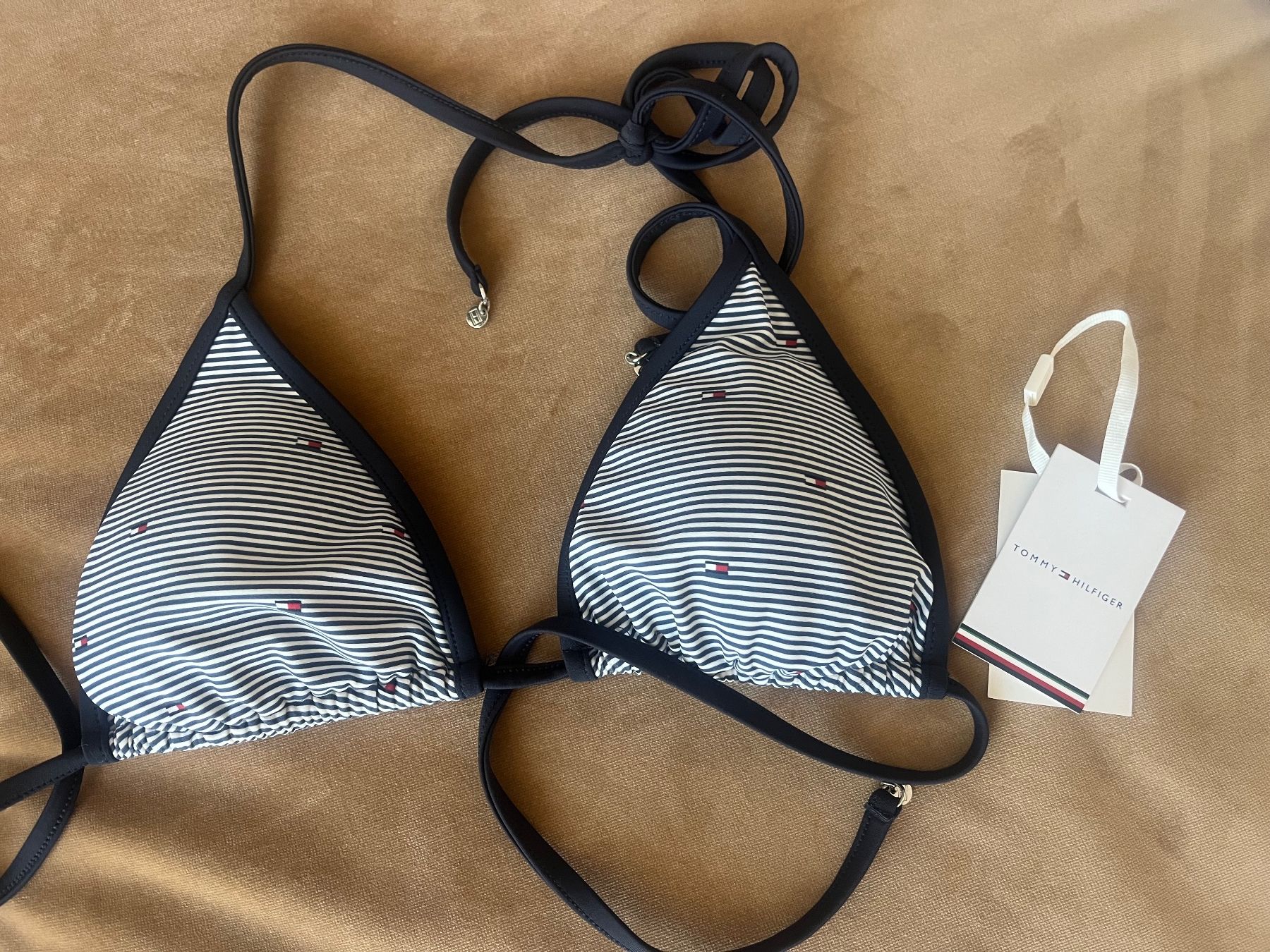 Tommy Hilfiger Maillots de bain & Bikinis: Bikini Oberteil Tommy Hilfiger gestreift Grösse M – D'occasion à Kerzers par del13