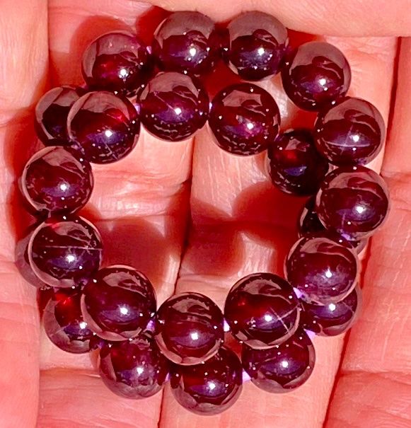 Armbänder & -reifen: Armband mit echten Stern Granat – Neu und originalverpackt aus Matten b. Interlaken von kero71 1
