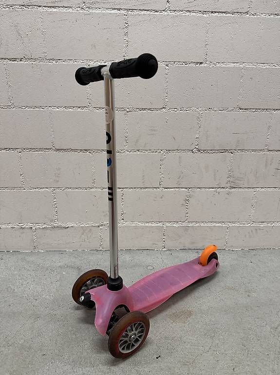 Kickboard: Original Micro Mini Kinderroller rosa – Usato da Binningen venduto da movalo 2