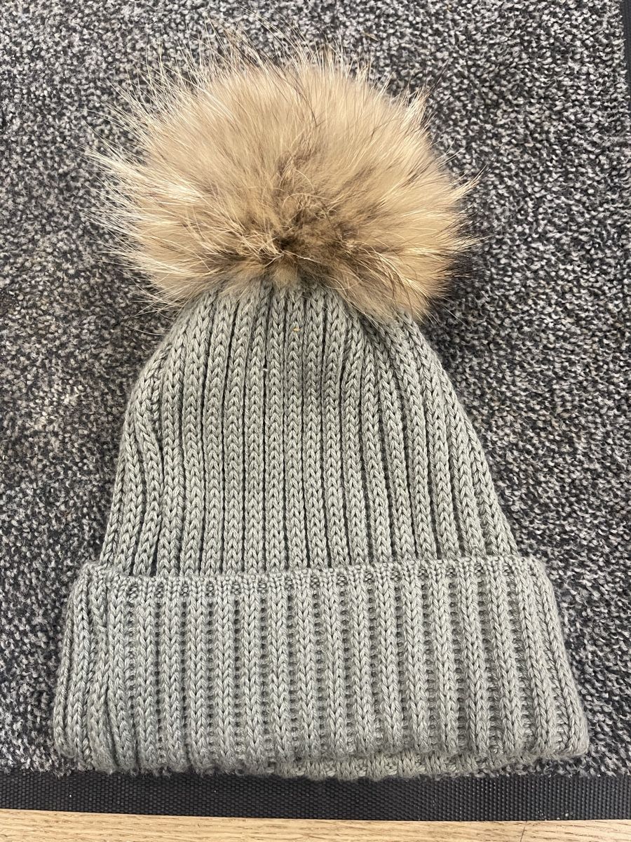 Bogner Altro in  Abbigliamento & Accessori: Wintermütze mit Fellbommel – Usato da Oberwil BL venduto da dyl_htk9 1