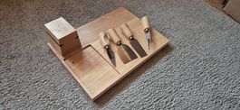 Messerset für Käse mit Holzplättli
