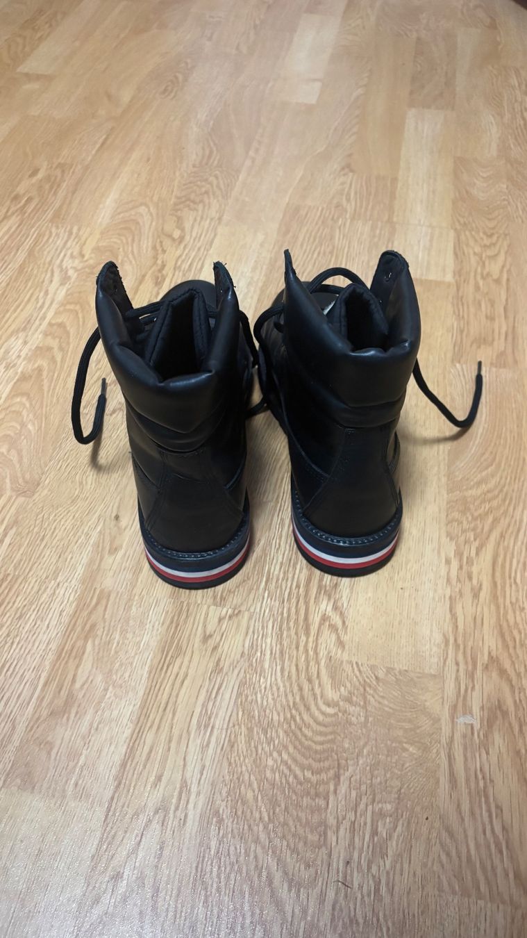 Moncler Herrenschuhe: Moncler boots black leather – Gebraucht aus Crans VS von stef.starce 2