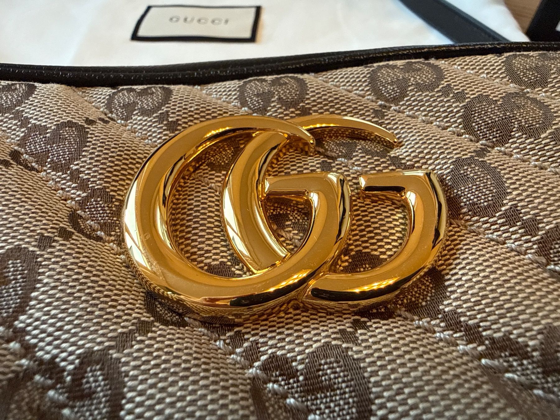 Gucci Borse da donna: GUCCI Marmont Small Monogram Canvas Crossbody Camera Bag – Nuovo e nell'imballaggio originale da Basel venduto da jetzt-wird-gemistet 1