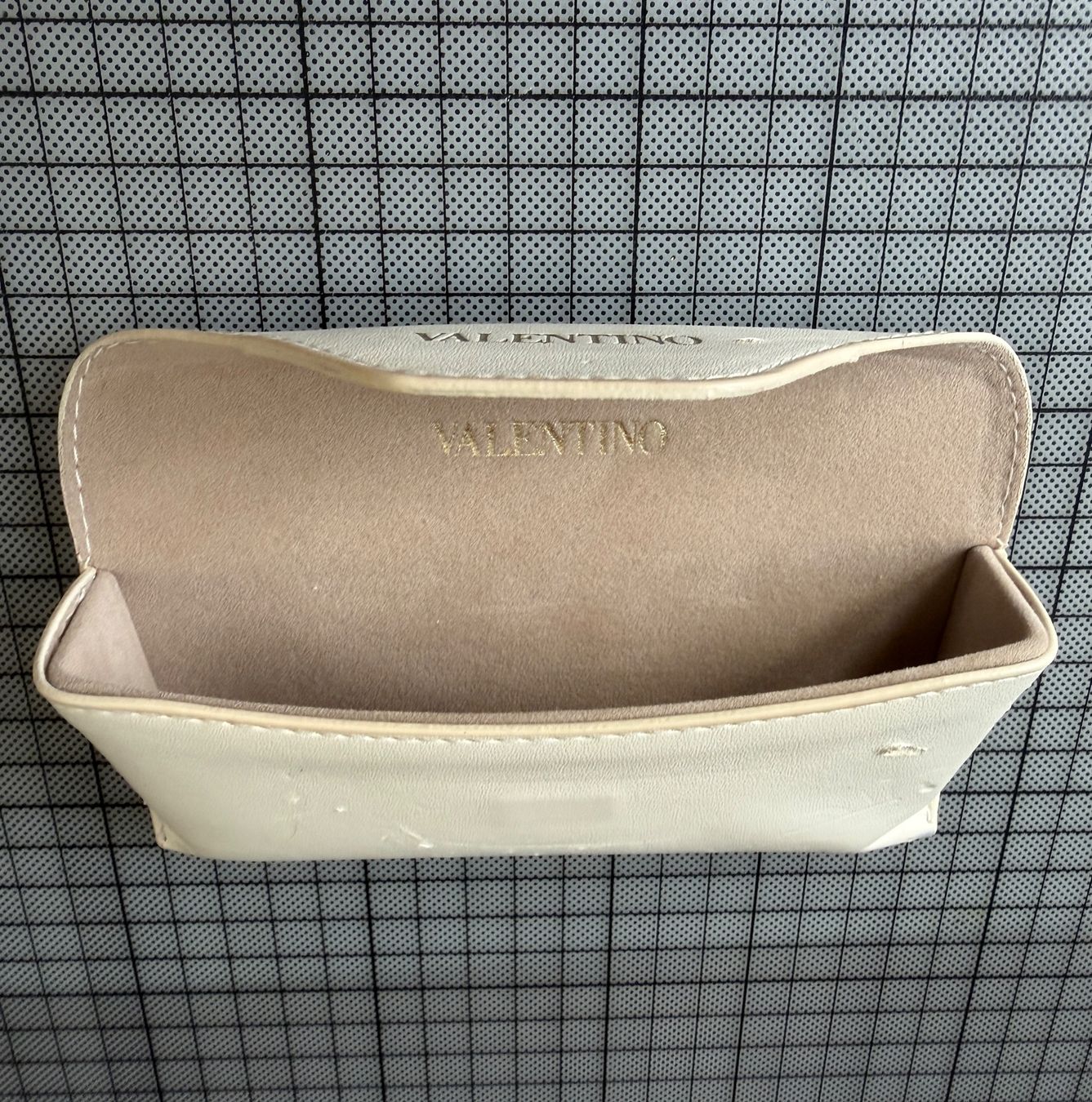 Altro in  Abbigliamento & Accessori: Valentino Brillenetui, Cremeweiss – Usato da Nussbaumen AG venduto da olitech5415 2