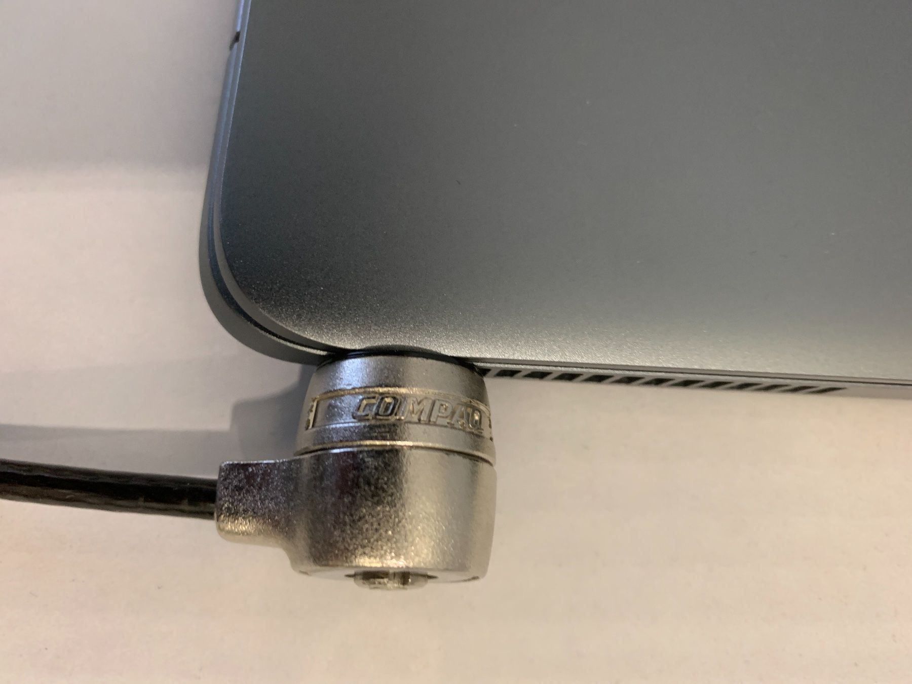 Schlösser: praktisches Laptop Schloss – Gebraucht aus Erlenbach ZH von Ritschly 4