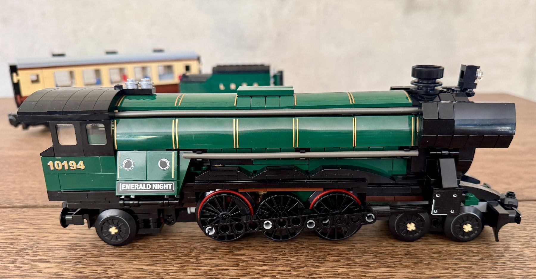 Lego Kit di costruzioni: LEGO Creator Expert 10194, Emerald Night – Usato da Riehen venduto da will_stubbings 2