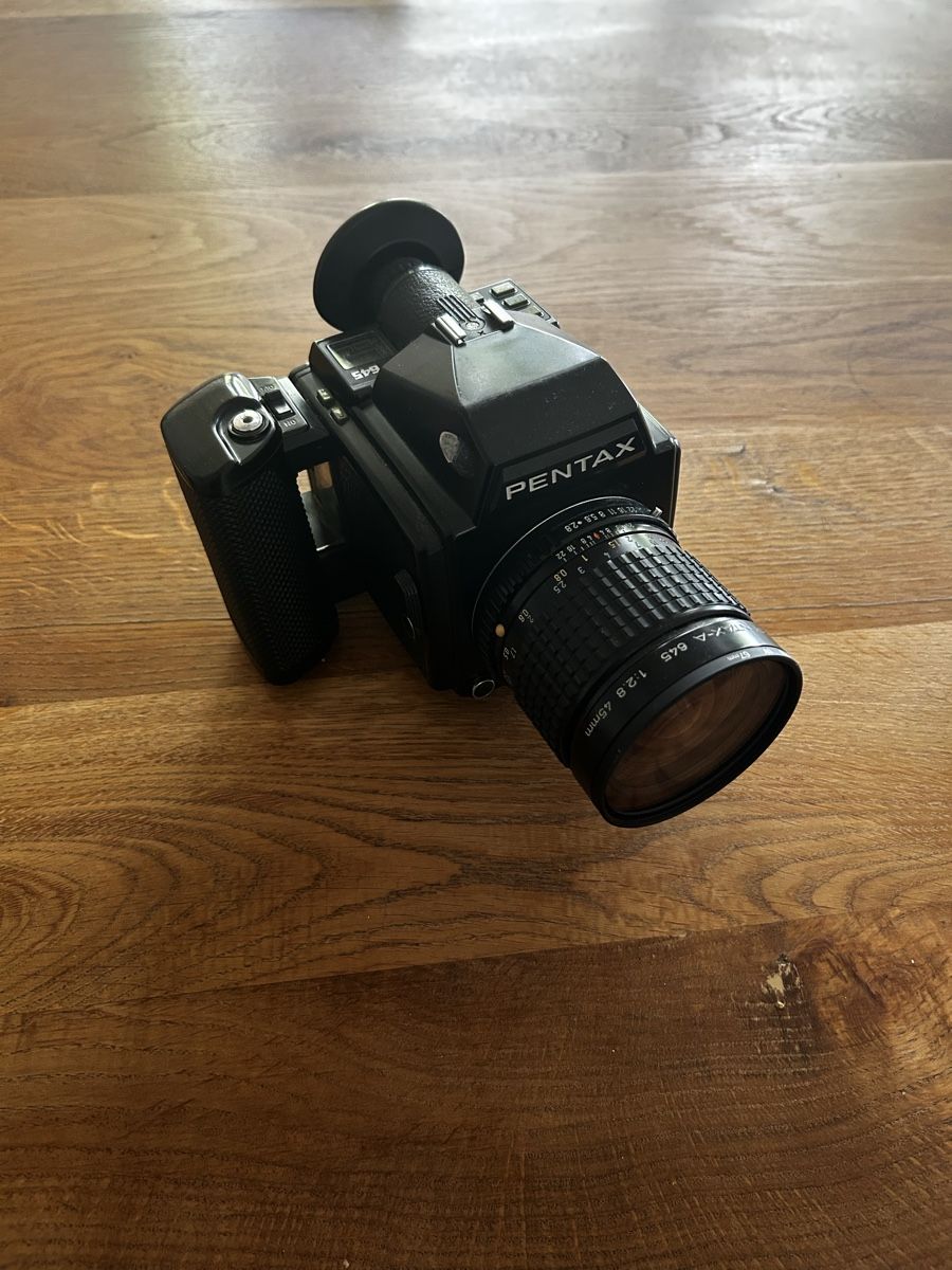 Pentax Kamera: Pentax 645 mit Objektiven 45mm und 150mm – Gebraucht aus Münchenstein von Saemimann