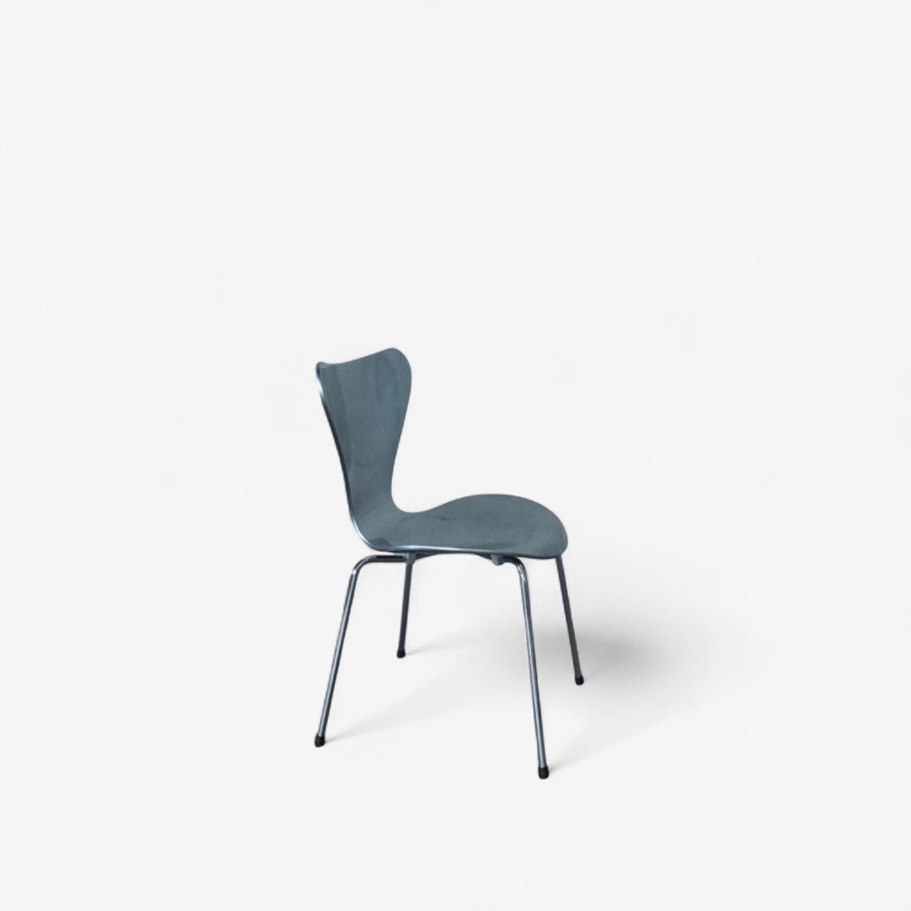 Fritz Hansen Sedie: Fritz Hansen Serie 7 Restaurierte Sonderedition - Silver – Usato da Tägerwilen venduto da jwolfstudio 1
