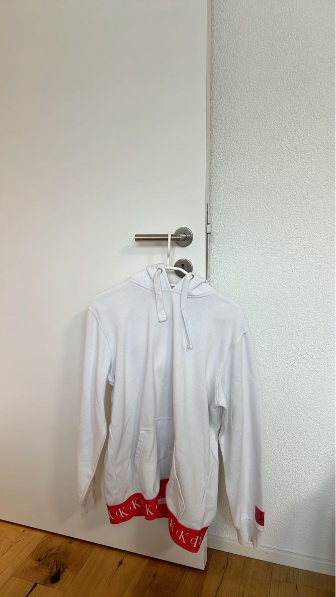 Calvin Klein Pullover & Sweatshirts: Stylischer CK Hoodie Grösse M – Gebraucht aus Feldbrunnen von soon-nam