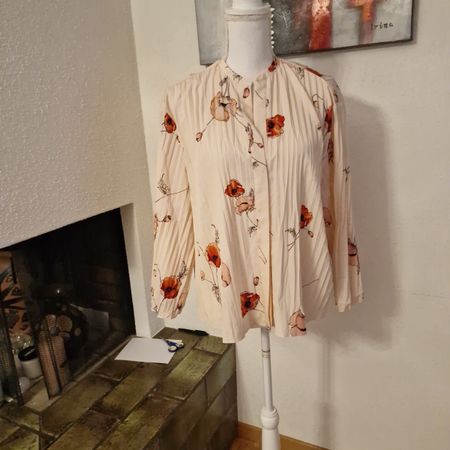 Vince M beige Blumenmuster Top neuwertig