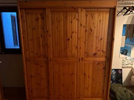 Grosser Kiefer-Kleiderschrank Furusnickarn, 180×215×72 cm