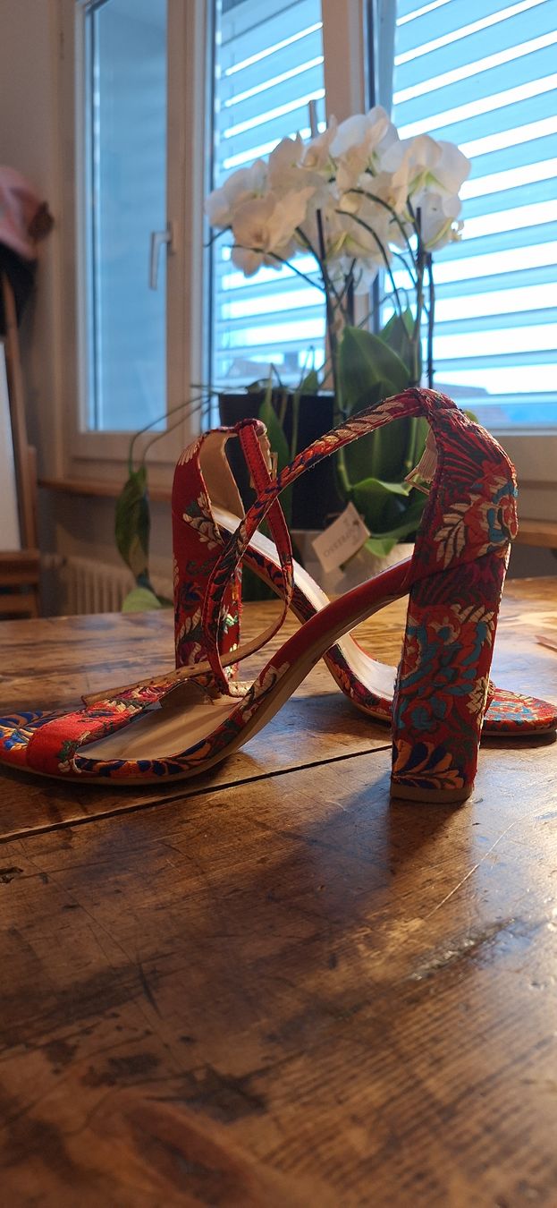 Scarpe da donna: Slingpumps mit Blumenmuster – Usato da Winterthur venduto da shishibelle 1