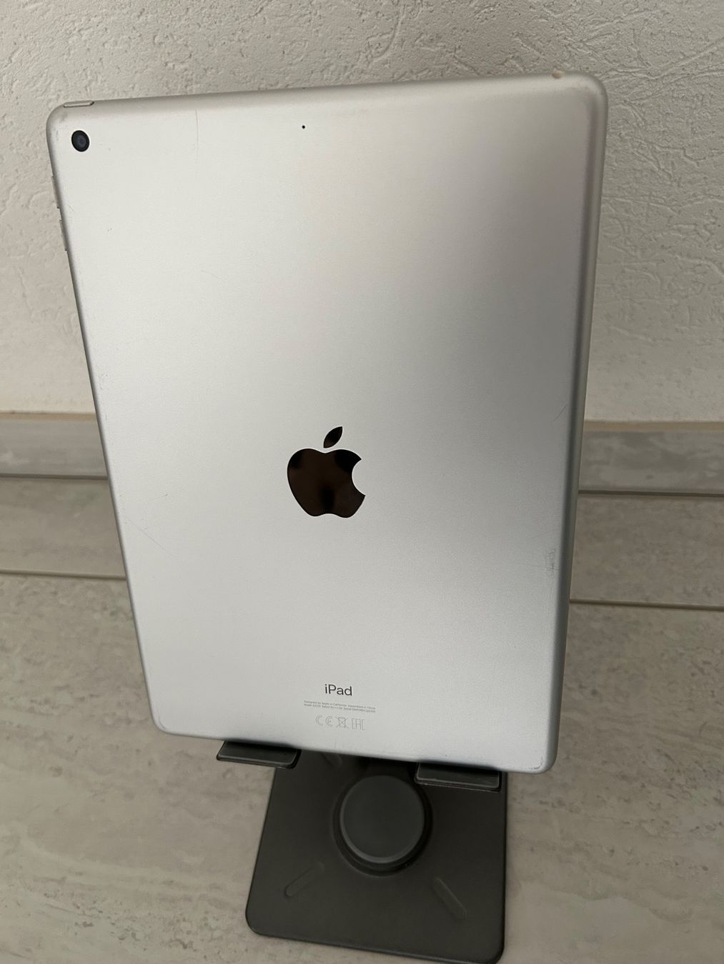 Apple Tablet PC: Tablette Apple iPad 8 génération sans accessoires – Gebraucht aus Bussigny von has_w66y 3