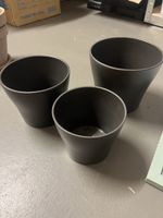 3 schöne dunkel graue schwarze Übertöpfe