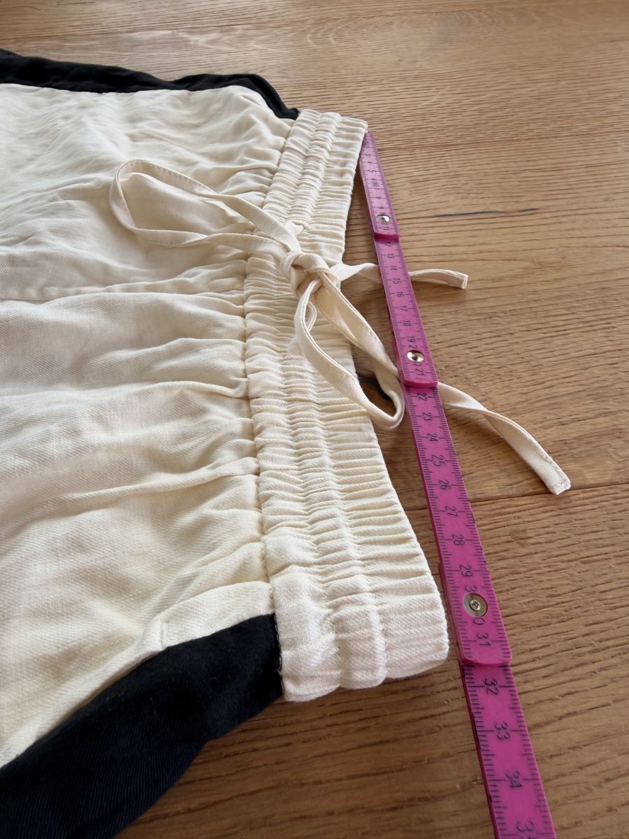 Sandro Pantaloni: Sandro Leinenmix Shorts in Ecru Gr. 36 – Usato da Altendorf venduto da PiaLang 6