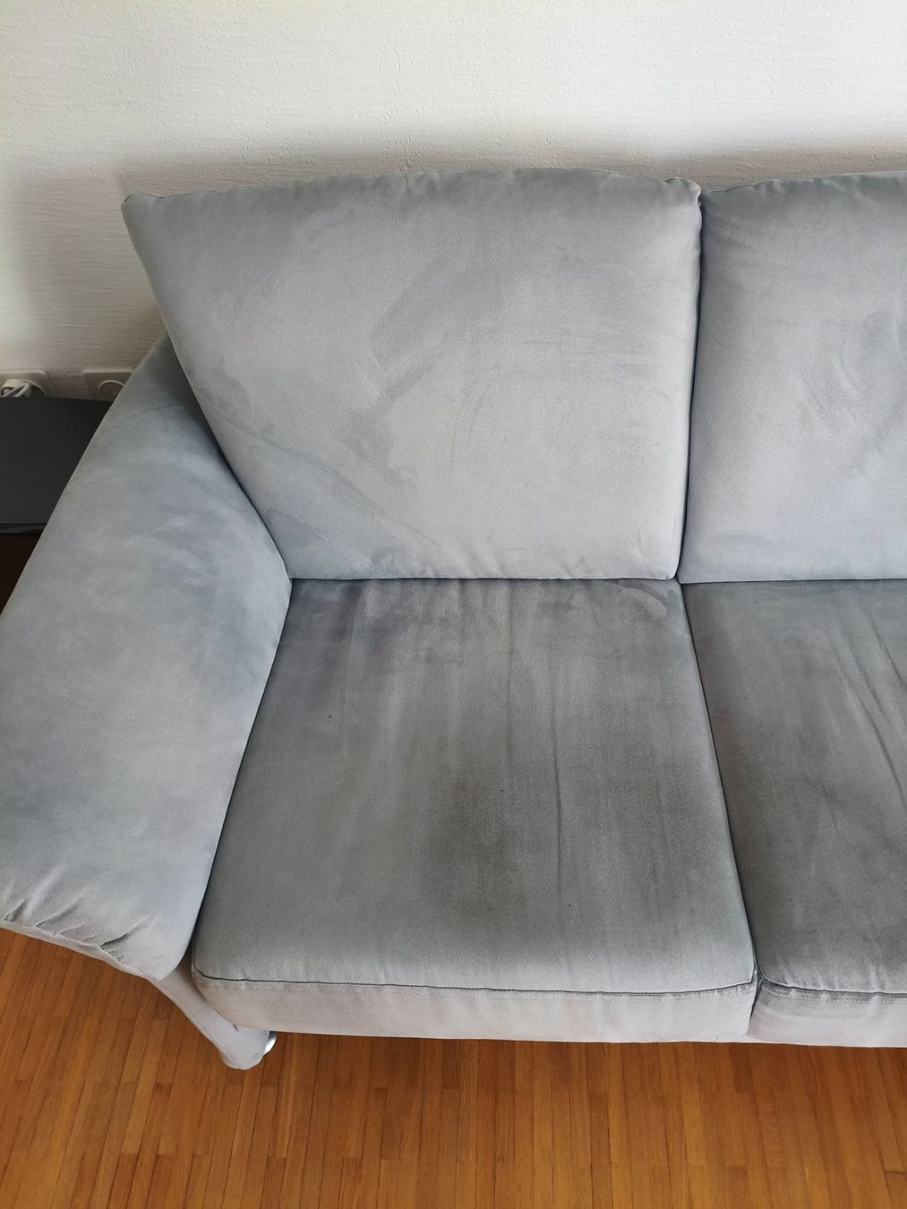 Sofas: NUR NOCH BIS 23.08: Sofa 3-Sitzer blau-grau Wildleder – Gebraucht aus Grabs von jon_2xnt 2