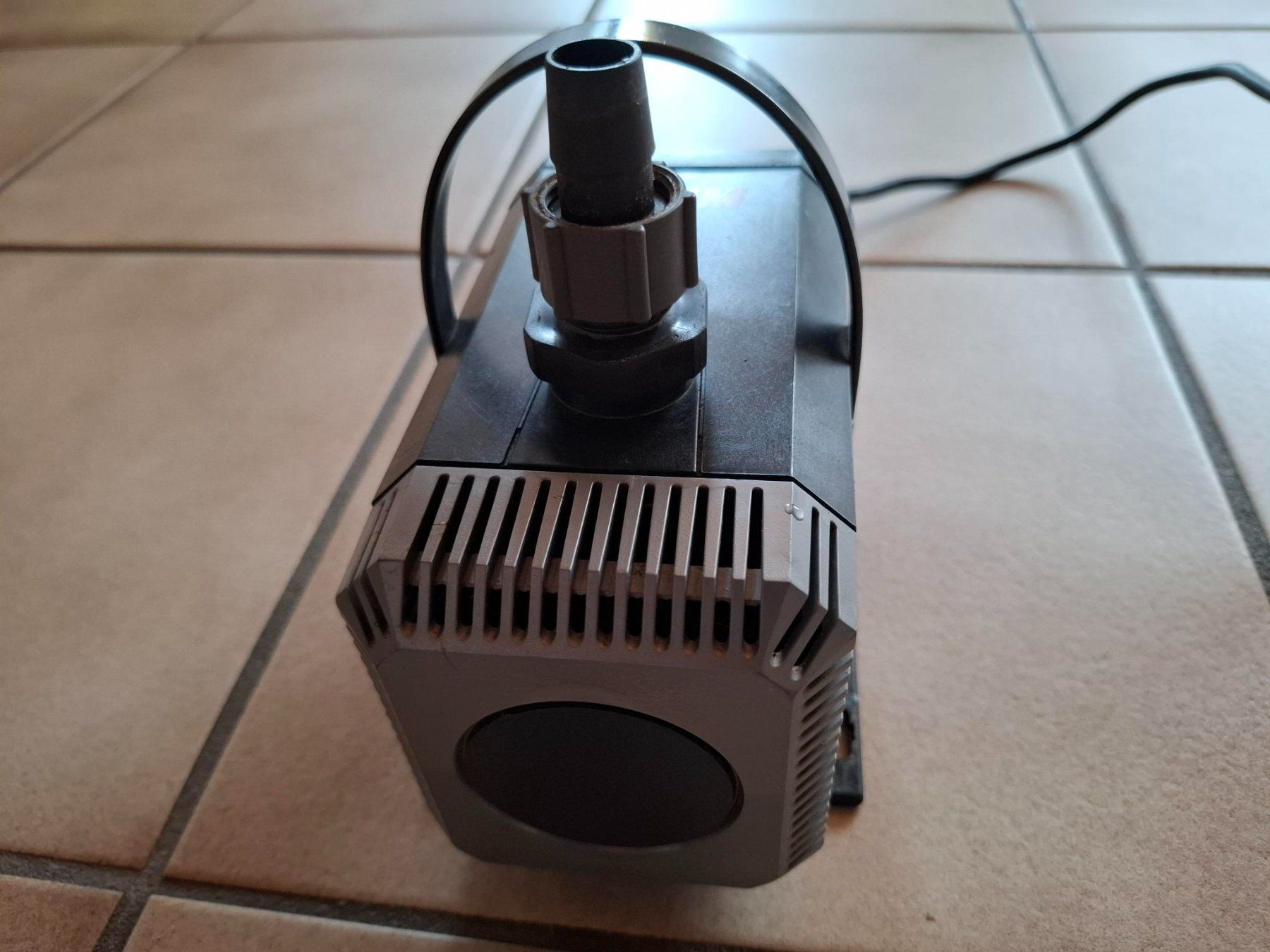 Eheim Pompe & Parti di ricambio: EHEIM Universal-Pumpe 2400 – Usato da Thayngen venduto da crissou 1