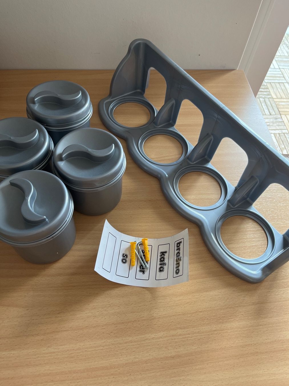 Contenitori & Simili: 4 Vorratsdosen mit Wandregal, Plastik – Usato da Luzern venduto da Jiggy_8898 2