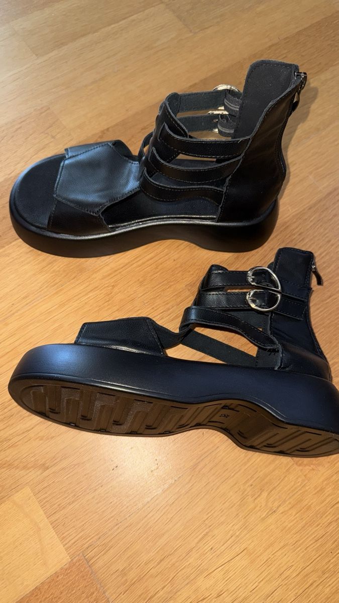 Shein Damenschuhe: Sandalen Junkee von Shein, 38 – Neu (gemäss Beschreibung) aus Gümligen von morticiaaddams 2