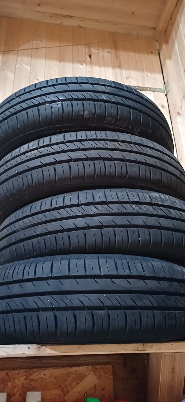 Kumho Pneus & Kompletträder: Auto Pneu – Gebraucht aus Mamishaus von Toreto