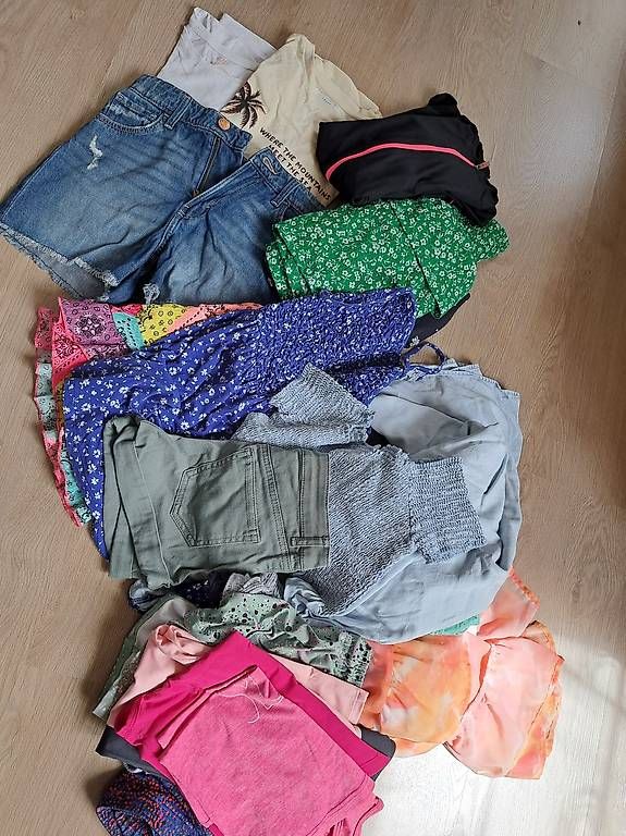 Lotti & Set di vestiti: Mädchen Sommerkleiderset Gr 134/140 – Usato da Biel/Bienne venduto da Flowi 1