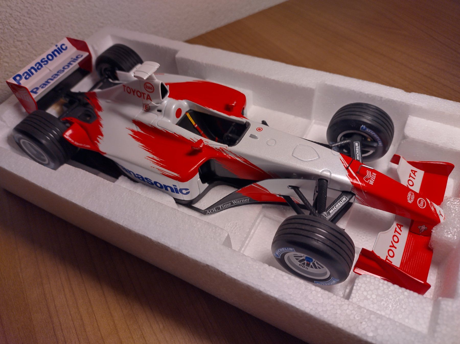F1 Toyota TF102 Promotional Showcar, Minichamps 1/18