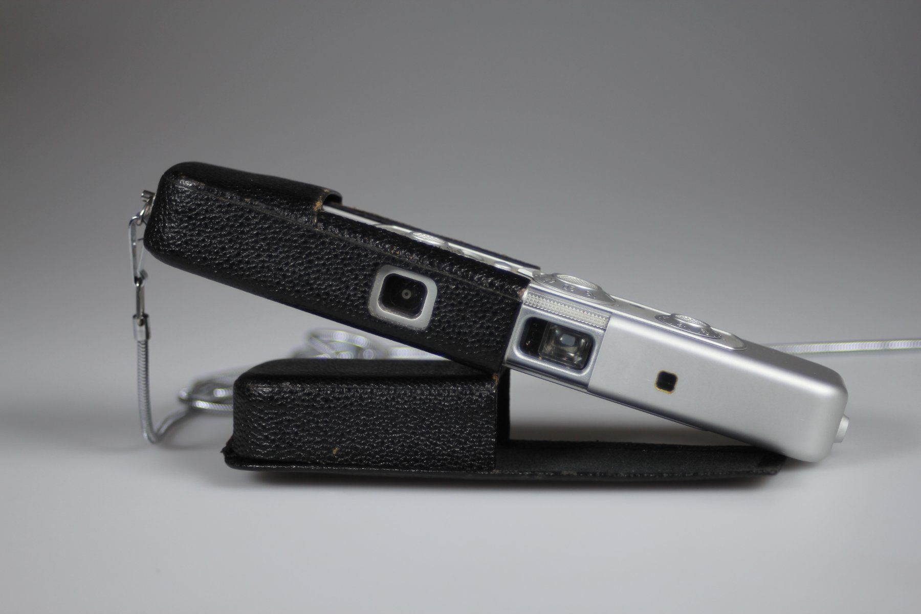 Minox Fotocamera: Minox C Kamera Complan 15mm mit Lederetui – Usato da Basel venduto da IRMAundFRED