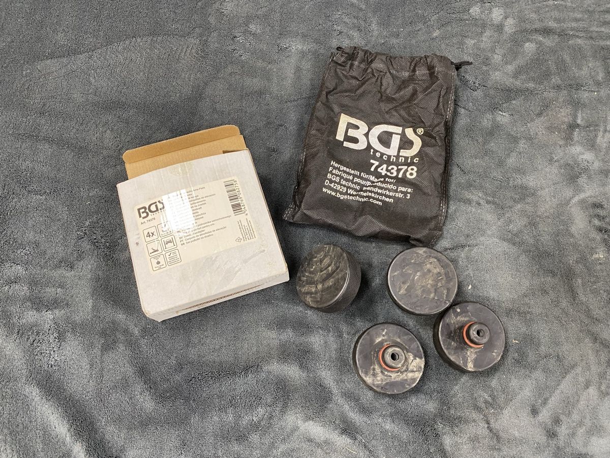 Piattaforme elevatrici & Crick: Wagenheberaufnahme-Pads – Usato da Hägglingen venduto da Karin0802