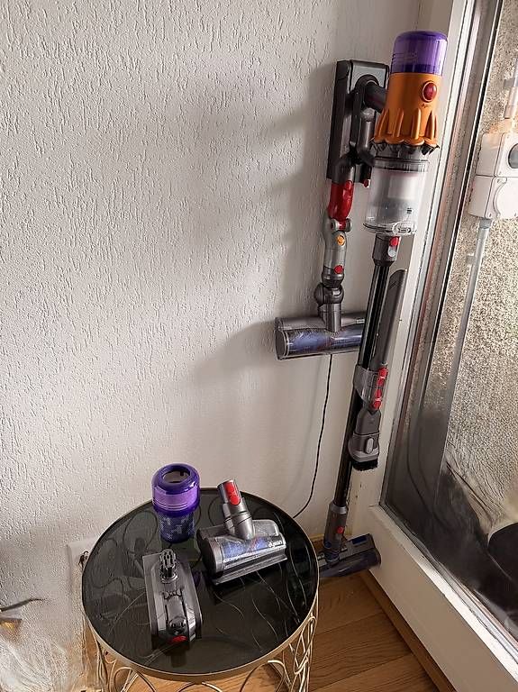 Dyson Aspirapolveri & Accessori: Dyson V12 slim Detect + 1 batterie – Usato da Delémont venduto da cyralb