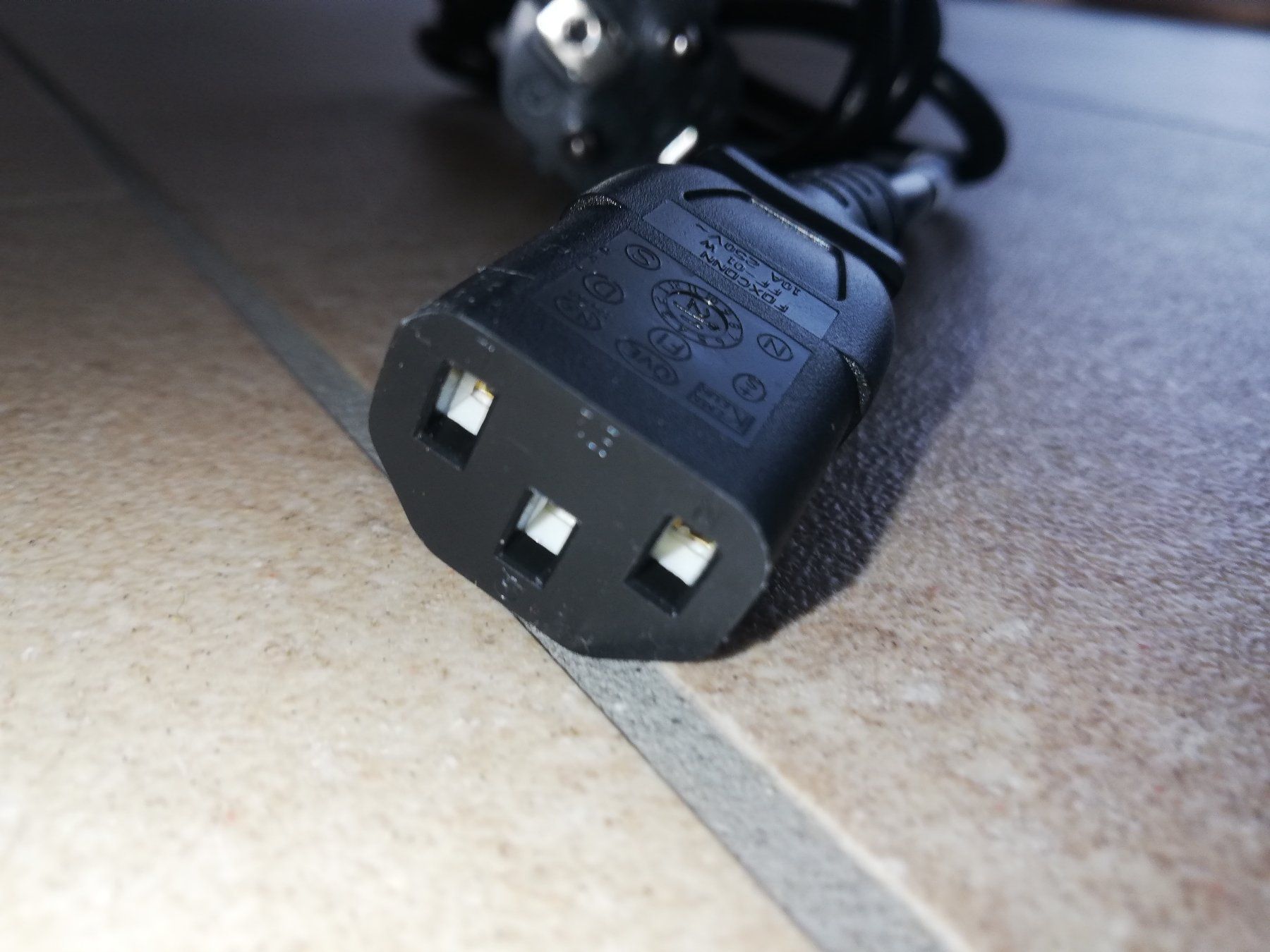 Cavi: Stromkabel 16A 250V 2 Meter FOXCONN – Nuovo (secondo la descrizione) da Lamone venduto da ken_8y7h 2