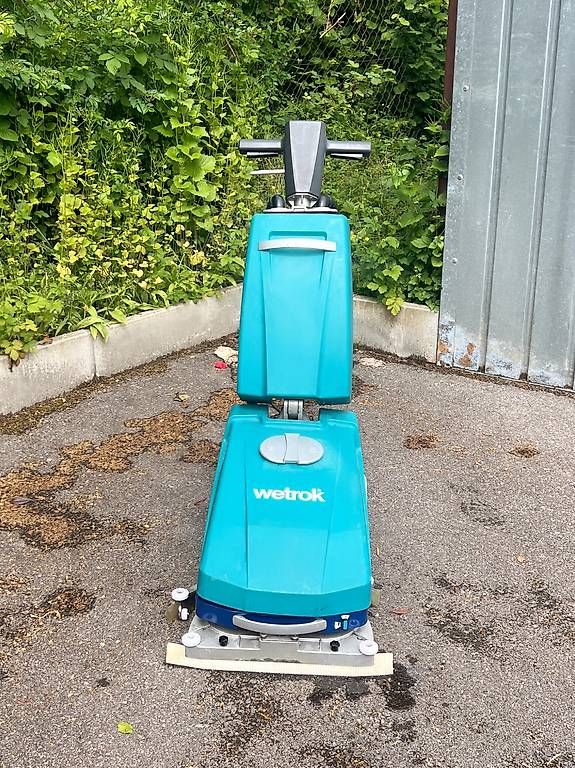 Wetrok Toutes les machines: Wetrok tango scheuermaschine( taski cleanfix numatic ) – D'occasion à Birr par Numer-01 1