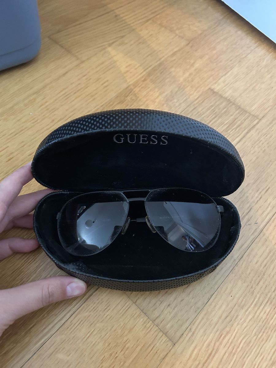 Guess Brillen & Gläser: Guess Sonnenbrille Männer – Gebraucht aus Zürich von fabuulois 1
