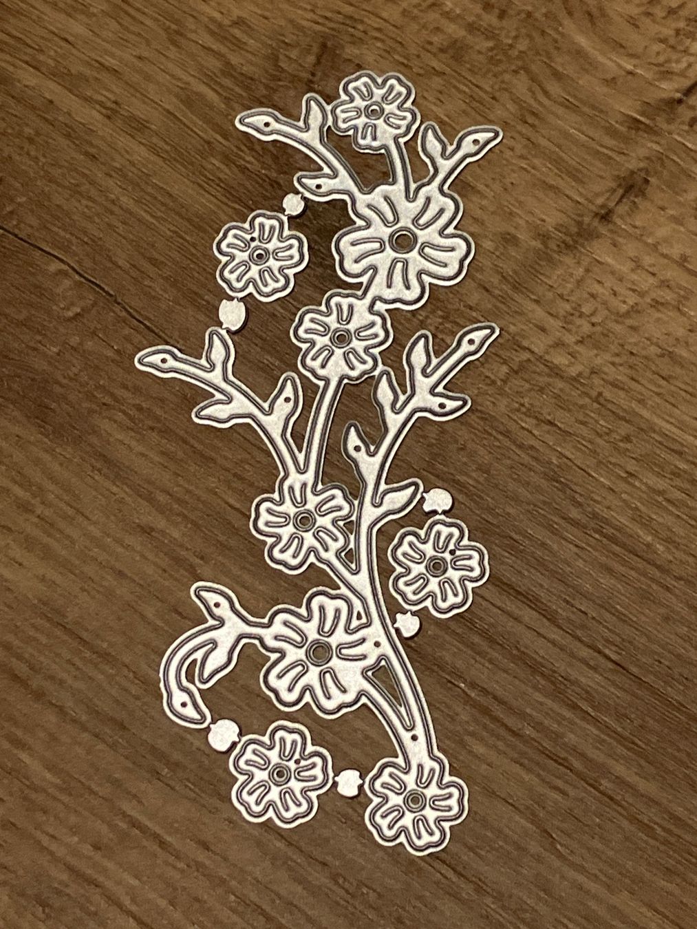 Schablonen: Neues Set Stanzschablonen Blumen – Neu und originalverpackt aus Effretikon von wenuss 2