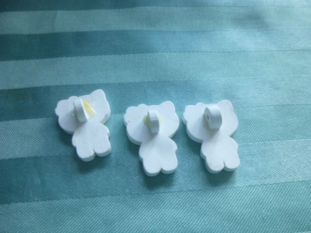 Knöpfe: 13 Hello Kitty Holzknöpfe – Neu und originalverpackt aus Hinwil von Glasperlen 2