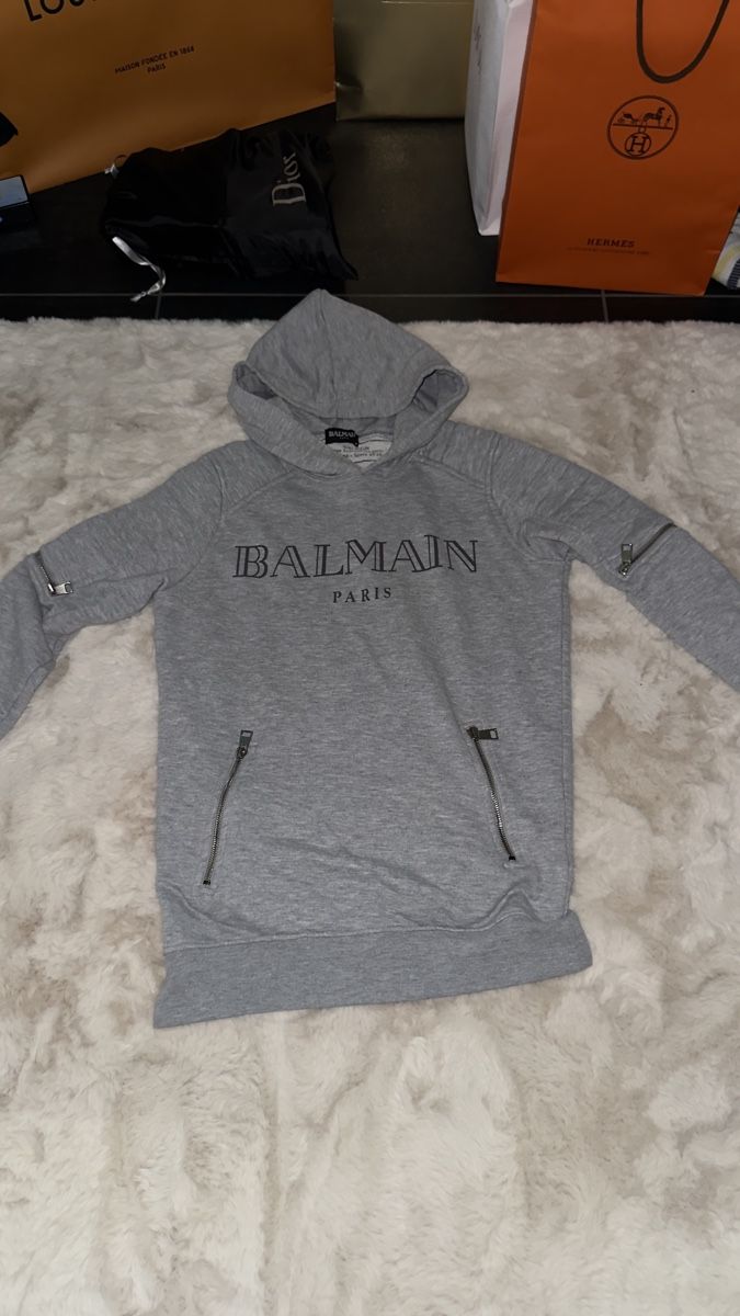 Balmain Pullover & Sweatshirts: Balmain Paris Pullover – Gebraucht aus Frick von fun_65zz