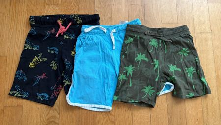 3 kurze Hosen gr. 110/116