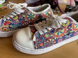 Coole Sneakers 42 (eher eine 41) neuwertig
