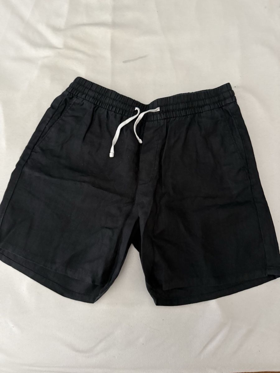 Weekday Pantaloni: Schwarze Weekday Shorts – Usato da Altstätten SG venduto da noa_cg9g