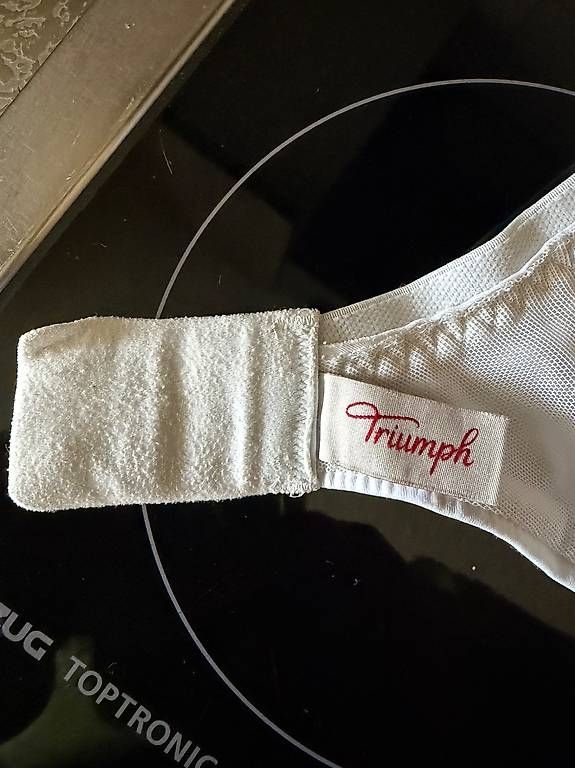Triumph Sonstige Unterwäsche: Bügel BH 85 E – Gebraucht aus Nottwil von Frontal 1