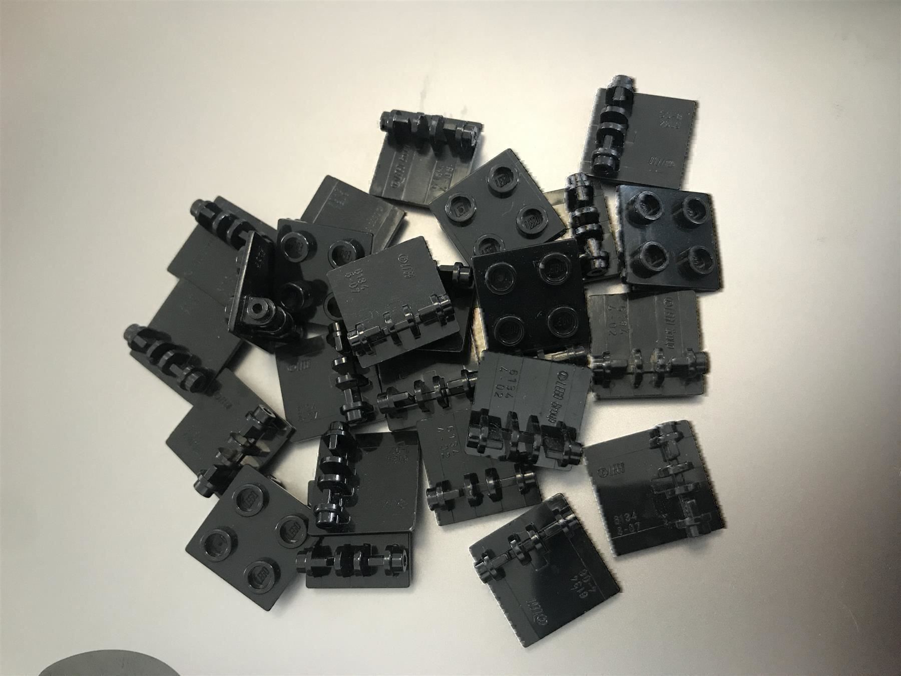 Lego Giocattoli: LEGO 25x Scharnier 2x2 (6134) – Usato da Müntschemier venduto da Svonae